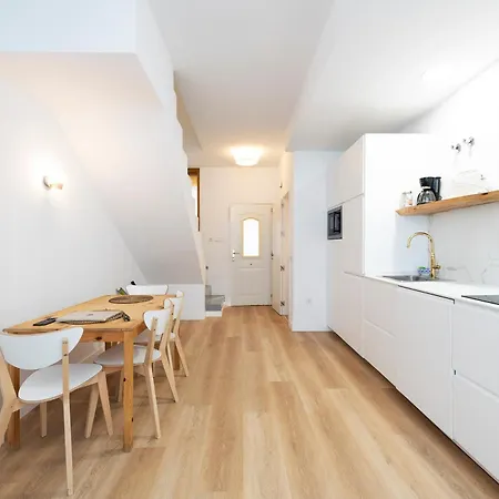 Duplex Victoria By Dossan